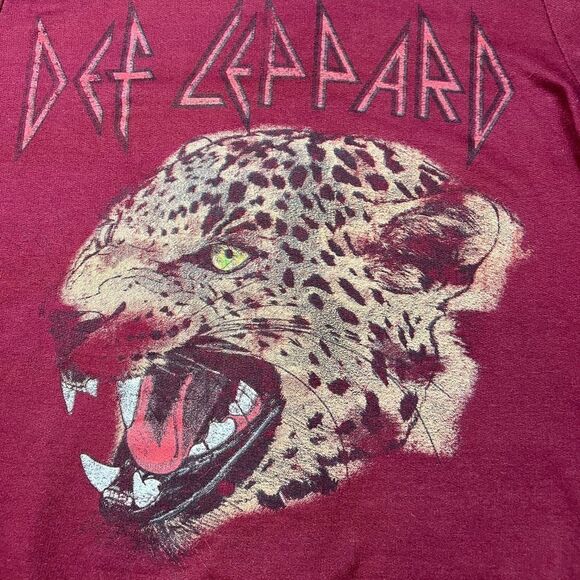 Women's Def Leppard Graphic Crewneck Sweatshirt Maroon size M - Picture 2 of 9
